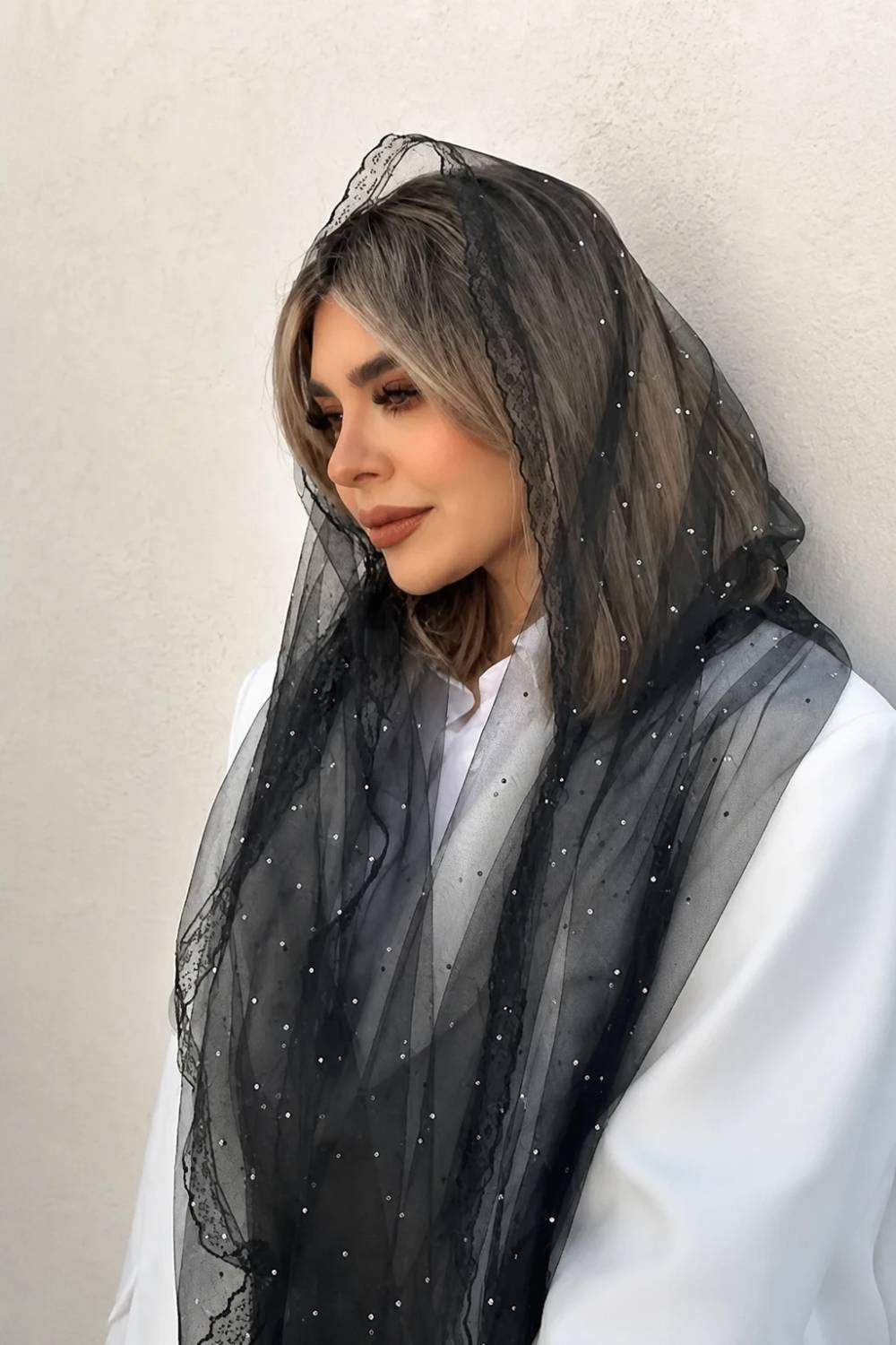 شال تور با حاشیه دانتل  ونگین پرسی